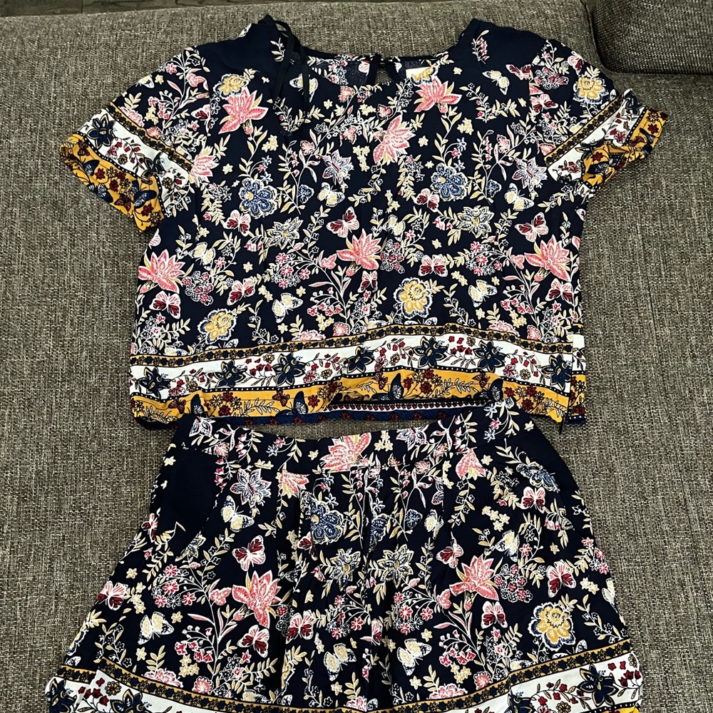 Here Comes The Sun Crop top and short set size small